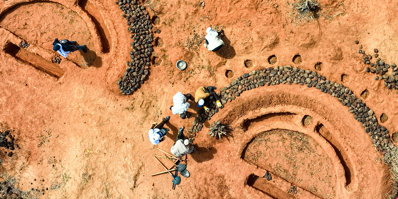 Photo showing communities building water catchments known as half-moons in the Dosso region of Niger, to help offset the impact of climate change on their livelihoods.